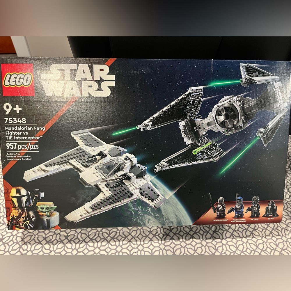 LEGO Star Wars Mandalorian Fang Fighter vs. TIE Interceptor Set 75348